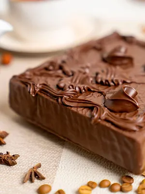 Торт "ШикоВладный" вафельный с белково-сбивной начинкой в шоколадной глазури, 1 шт