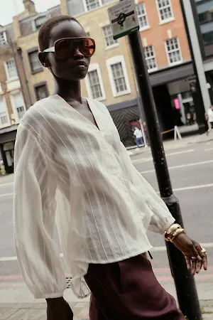 Блузка ЦВЕТ как на первом фото  Блузка с полосатым узором в стиле ясеня (BLUSE MIT R?STIKALEM STREIFENMUSTER) Блузка с круглым и V-образным вырезом, длинными рукавами. Застёжка на пуговицы спереди.