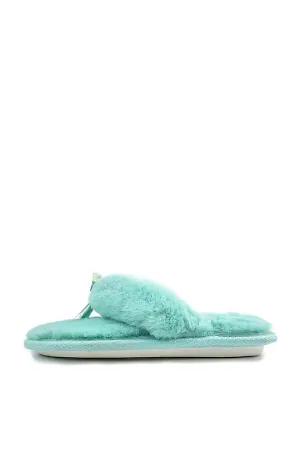 Тапки Варианты расцветки: бирюзовый
Ткань: , Состав: искусственный мех 60%/ EVA 40%
Комнатные женские тапочки вьетнамки от бренда Smile of Milady - стильная и комфортная домашняя обувь. В этих меховых