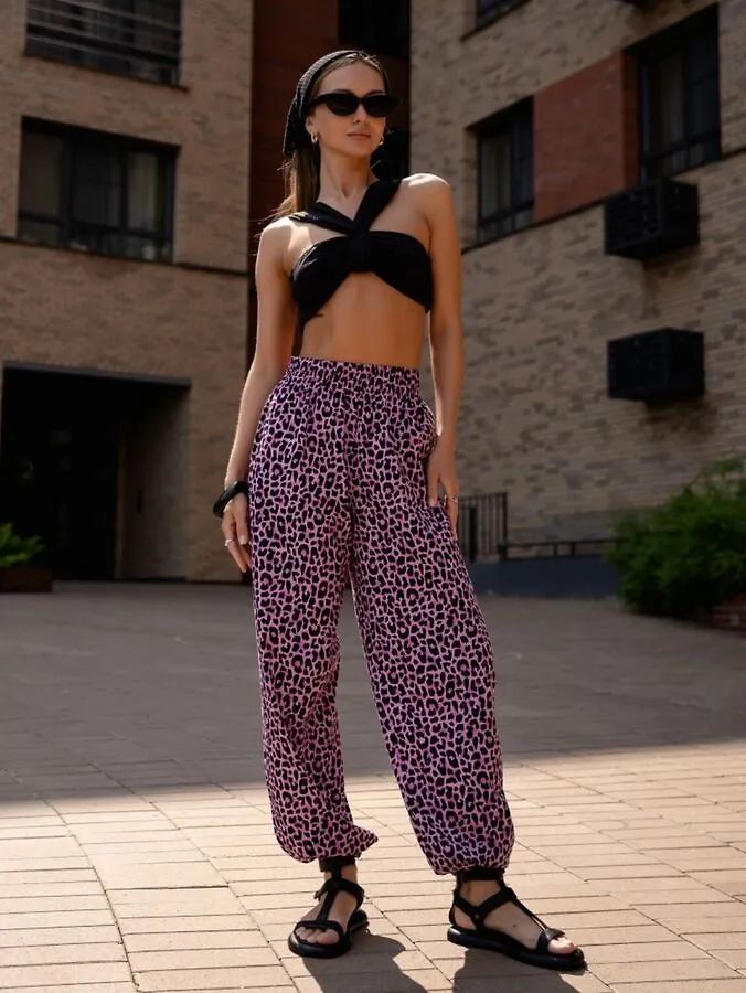 Binita Брюки. Цвет: розовый