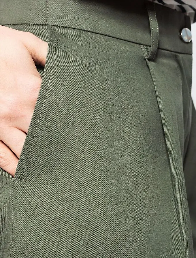 Vilatte Шорты. Цвет: темно-оливковый