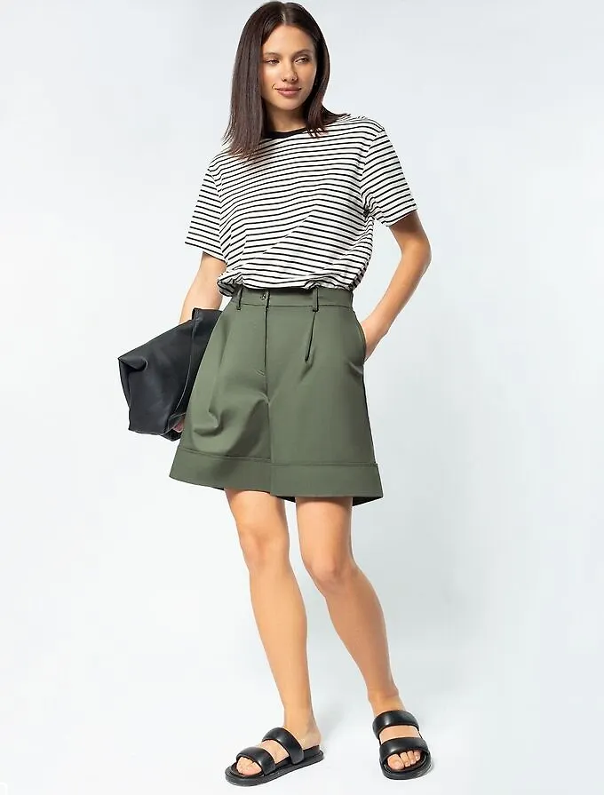 Vilatte Шорты. Цвет: темно-оливковый