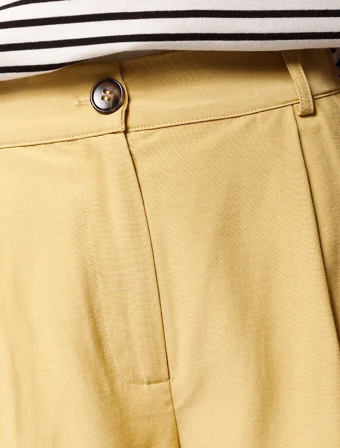 Vilatte Шорты. Цвет: св. медовый