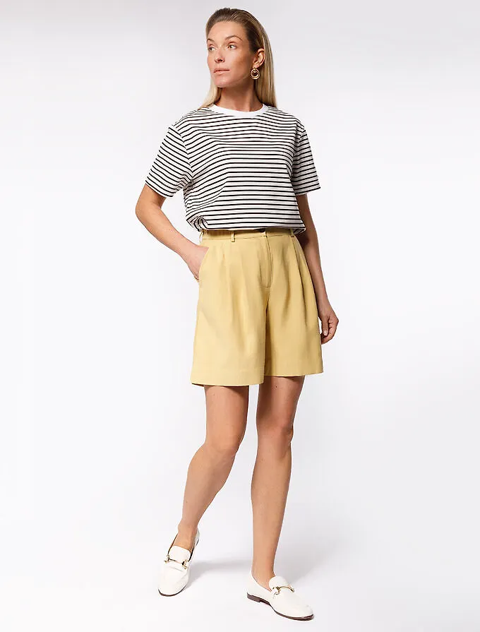 Vilatte Шорты. Цвет: св. медовый